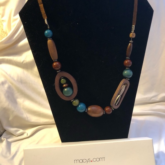 Multicolored fashion forward bead necklace - Picture 2 of 3